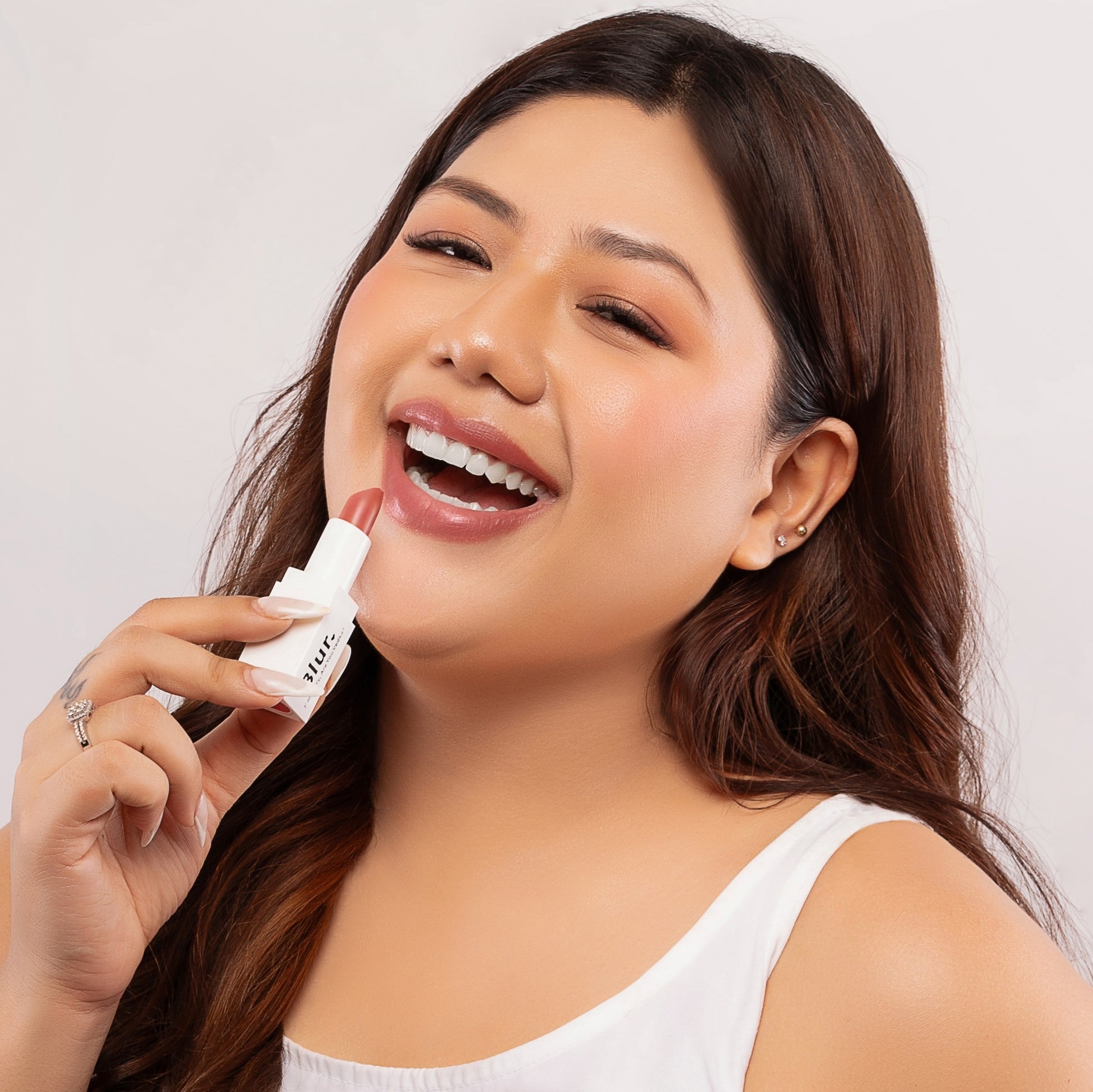 nude-pink-bullet-lipstick