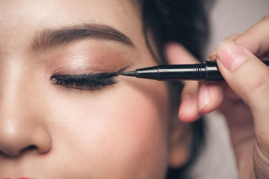 How To Choose The Right Colour Eyeliner For Your Eye Colour!